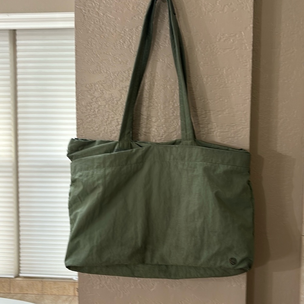 Lululemon green duffle bag.